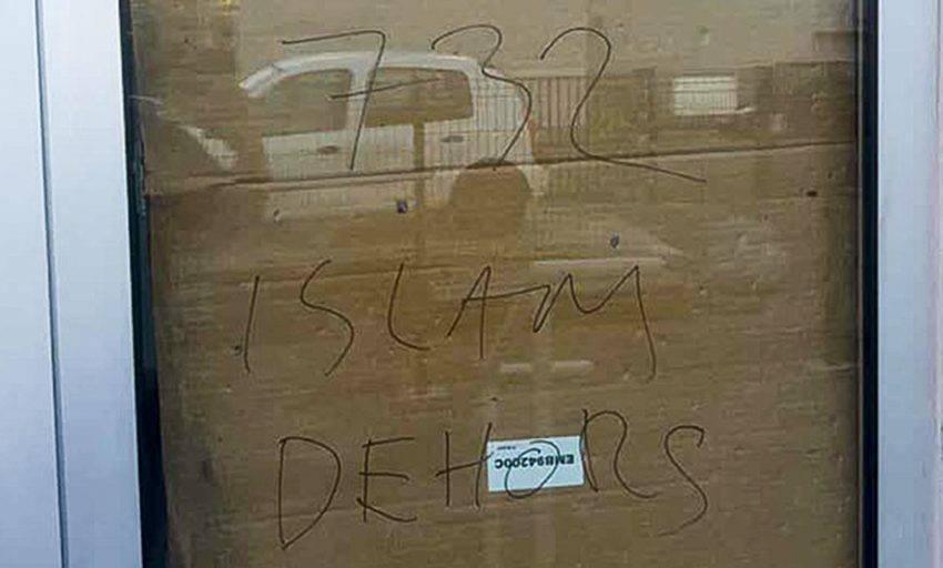 Tag islamophobe devant une salle de prière en Isère : une enquête est en cours