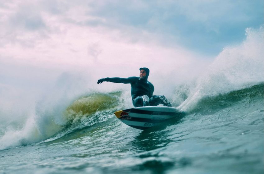 Portugal. Un Marocain sur la crête des vagues
