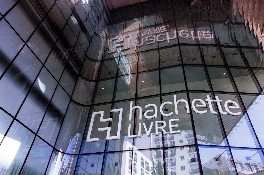 Hachette rappelle des manuels scolaires critiqués pour « révisionnisme »