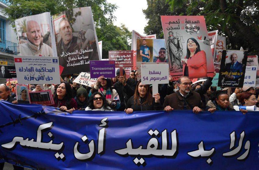 Point de vue - Tunisie. Interdite ici, la politique revient ailleurs