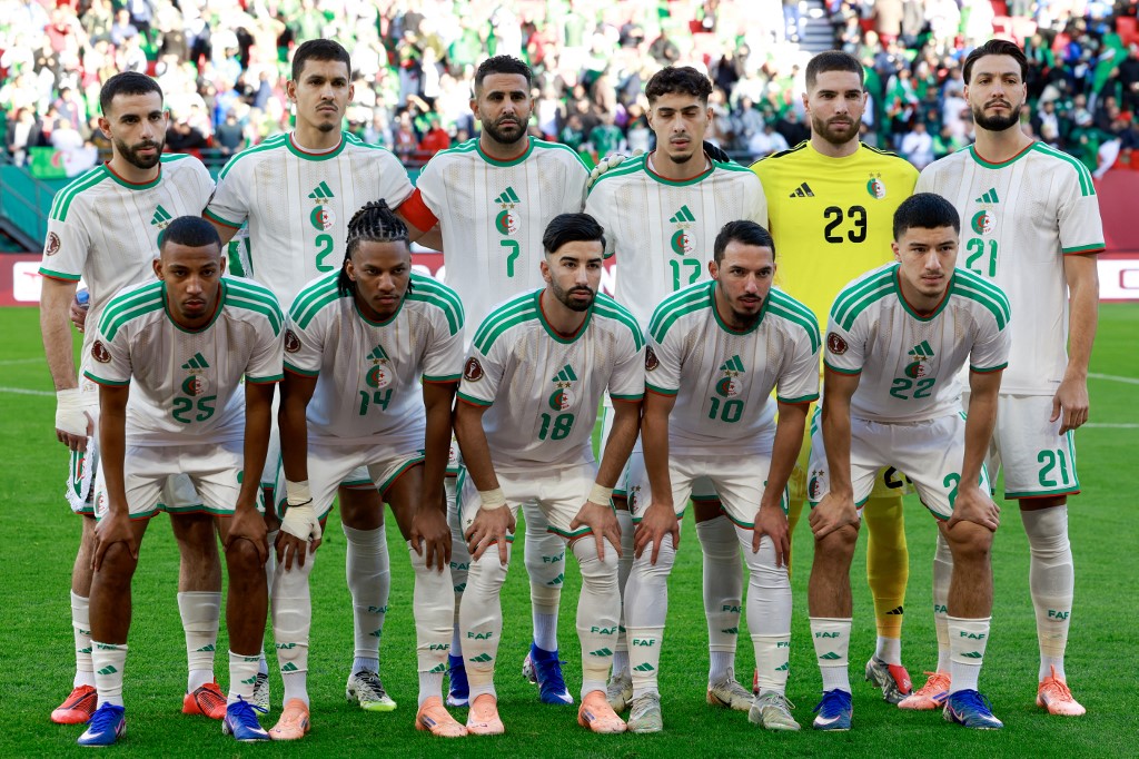 Les Fennecs posent avant le match des huitièmes de finale de la CAN 2025, au stade Prince Moulay El Hassan à Rabat, le 6 janvier 2026.