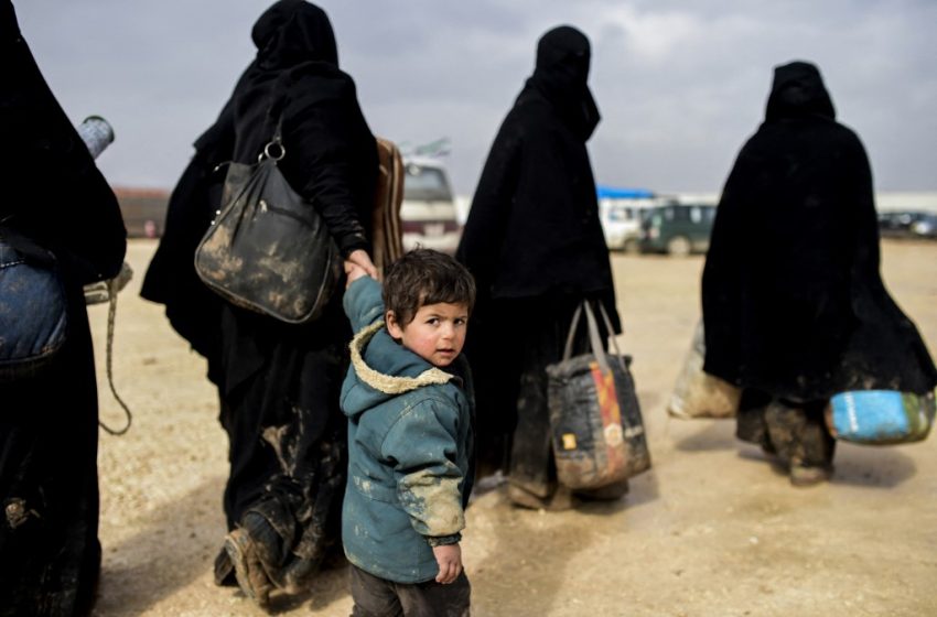 Procès en France d’un couple ayant rejoint l’État islamique en Syrie.