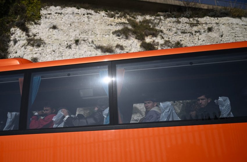  Hubs de retour pour migrants en Europe : le Parlement européen durcit la politique migratoire