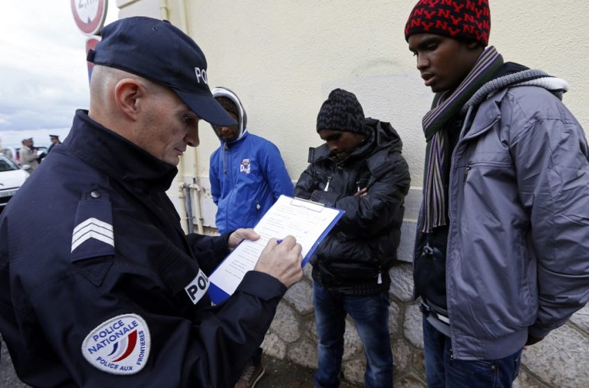 Immigration : les conditions de détention aux frontières attaquées par des associations