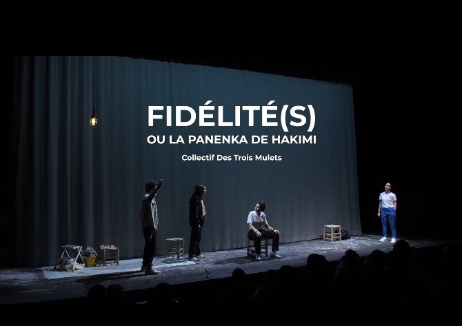 Photo de la pièce Fidélité(s) ou la Panenka d’Hakimi : Lila, jeune footballeuse franco-marocaine, face à un choix identitaire sur scène.