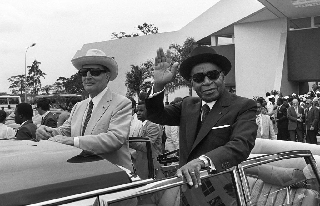 François Mitterrand accueilli par Félix Houphouët-Boigny à l’aéroport d’Abidjan en Côte d’Ivoire en 1982
