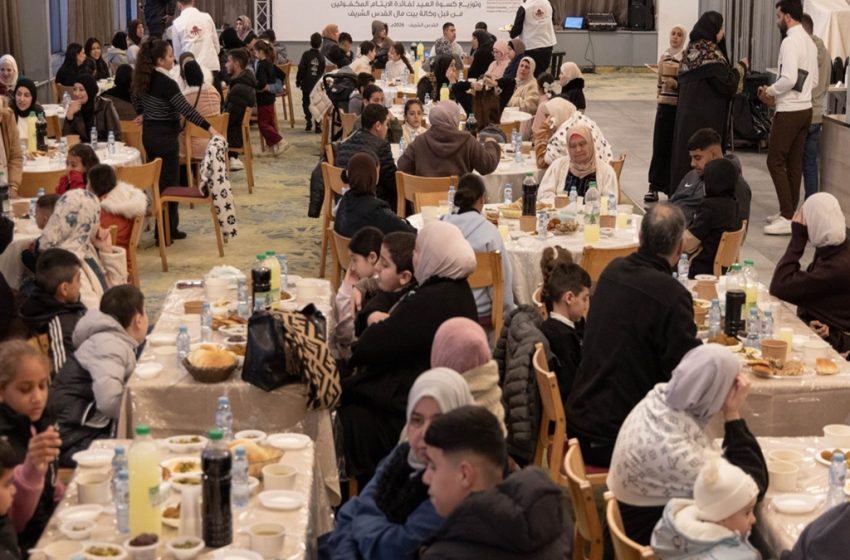  Bayt Mal Al-Qods organise un iftar au profit de 500 enfants orphelins à Al-Qods