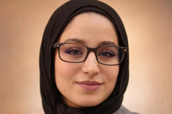 Portrait de Nour Elassy, autrice et journaliste palestinienne, exilée en France et poète sur Instagram