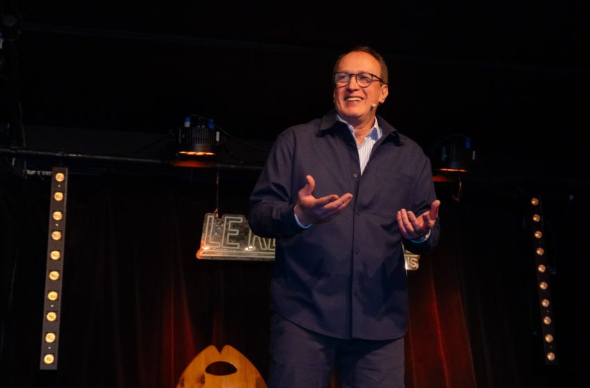 Avec son seul-en-scène, Smaïl Chertouk raconte une autre Algérie