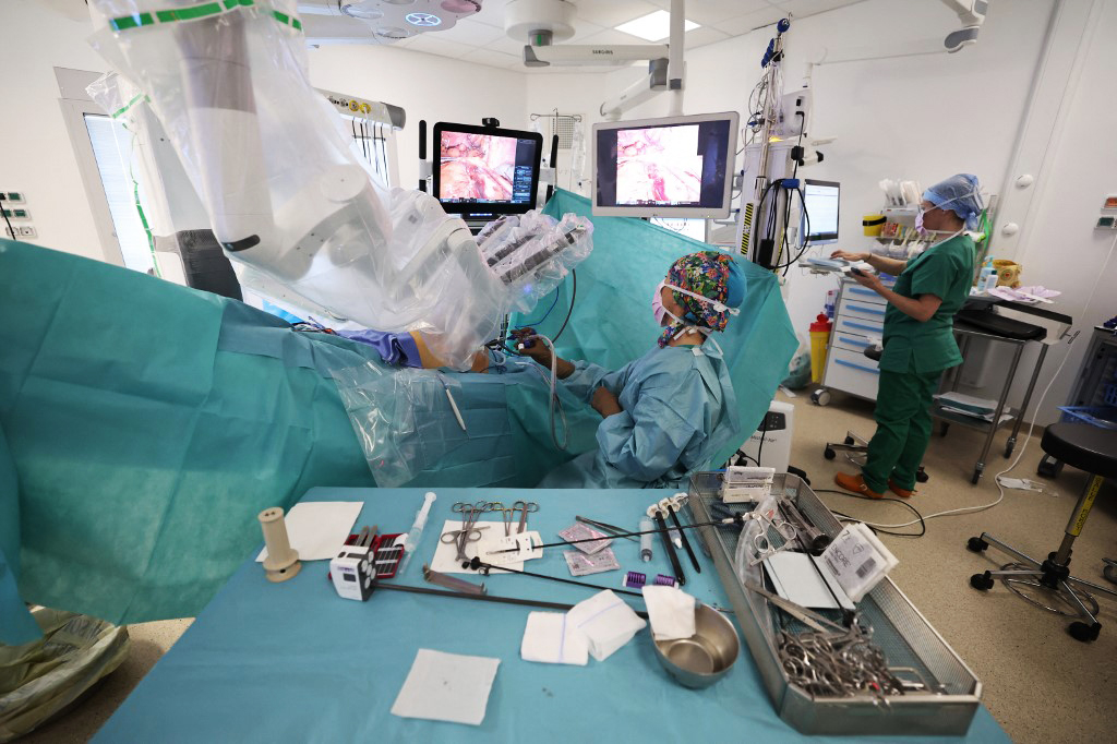Cystectomie radicale réalisée avec le robot chirurgical Da Vinci à l’hôpital d’Ajaccio