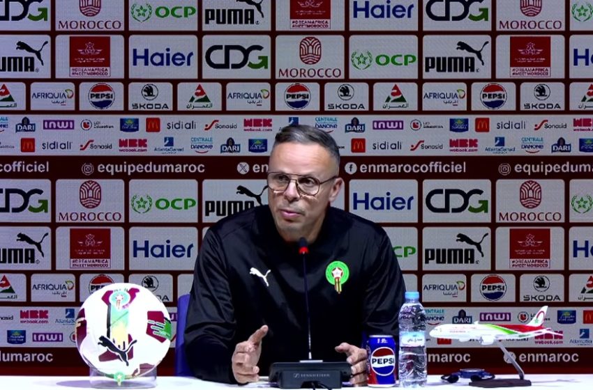 Mohamed Ouahbi présente la liste des joueurs convoqués pour les Lions de l’Atlas lors des matchs amicaux contre l’Équateur et le Paraguay, au Complexe Mohammed VI, le 19 mars 2026.