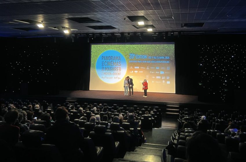 Salle de projection lors du Panorama des cinémas du Maghreb et du Moyen-Orient (PCMMO) à Paris, avec public assistant à une séance de film.