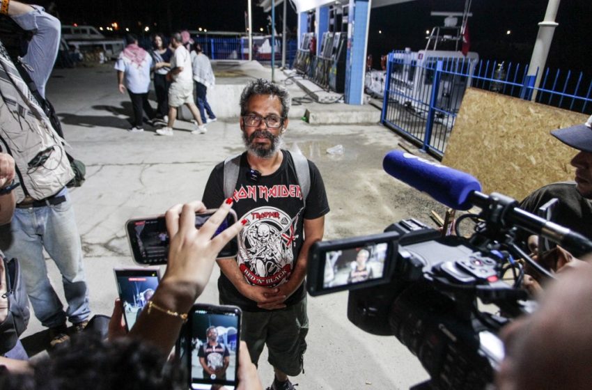 Wael Naouar, un des membres de la Coordination tunisienne de la flottille pour Gaza lors d’une action de soutien en Tunisie.