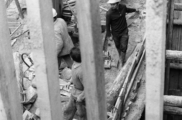 travailleurs immigrés chantier France années 1970 ouvriers immigrés