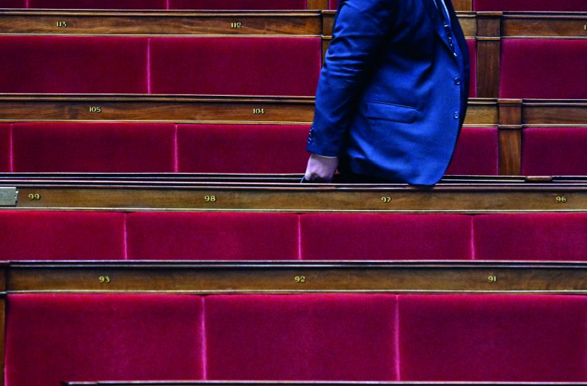 Élus politiques français illustrant la sous-représentation des classes populaires en politique