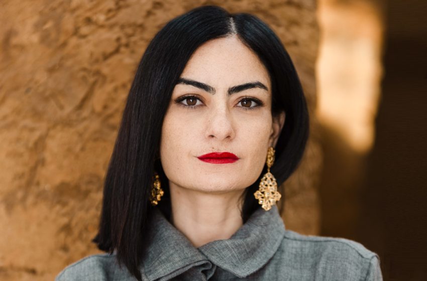 Portrait de Meriem Berrada, curatrice du pavillon du Maroc à la Biennale de Venise 2026.