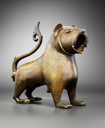 Lion dit de Monzon, sculpture islamique du Xe siècle, Cordoue – Exposé au Département des Arts de l’Islam, Musée du Louvre