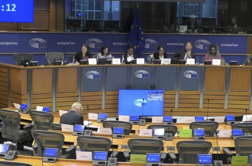  Au Parlement européen, le cri d’alerte de Dalila Ben Mbarek sur les libertés en Tunisie