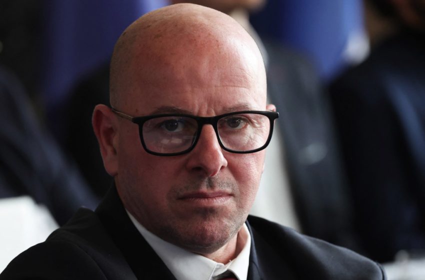 Farid Aid, maire délégué de Pierrefitte, lors d’une rencontre avec les habitants et les enseignants