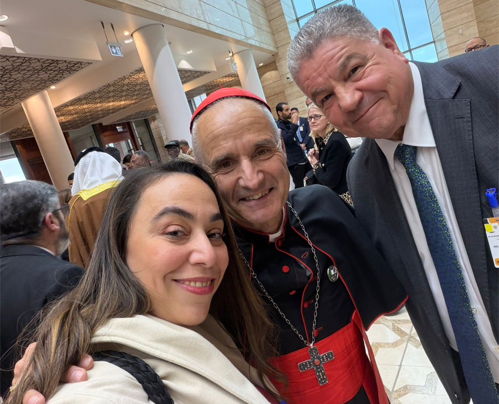 Selfie de Sabrina Sebaihi et Akli Mellouli avec l'archevêque D’Alger Jean-Paul Vesco, à la Grande Mosquée d’Alger le 13 avril 2026