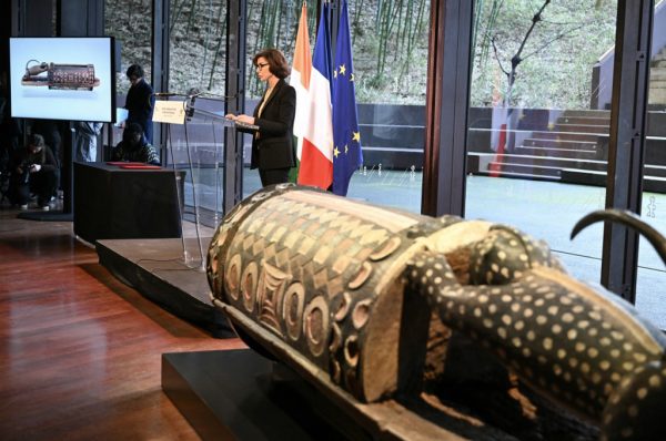 Rachida Dati lors de la cérémonie de restitution du tambour sacré Djidji Ayôkwé à la Côte d’Ivoire au musée du quai Branly à Paris en 2026