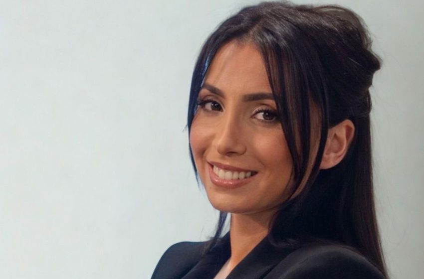 Portrait de Naïma Boucheker, directrice d’un CFA automobile à Villeneuve-la-Garenne.