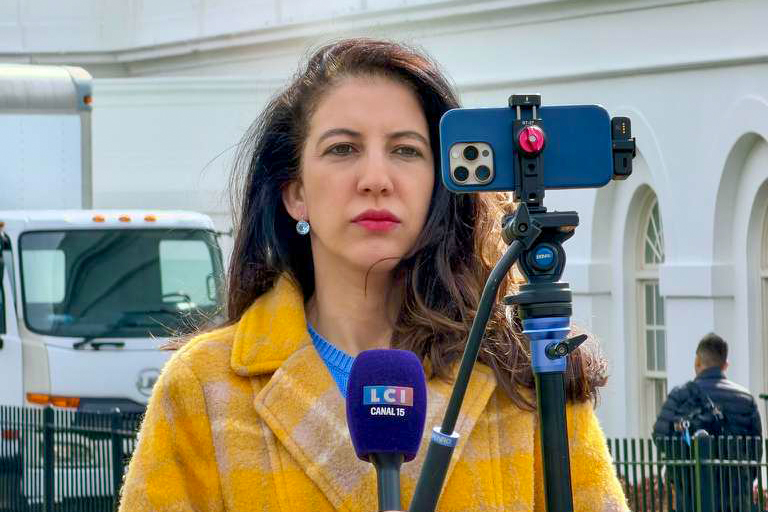 Sonia Dridi devant la Maison-Blanche à Washington, où la journaliste franco-tunisienne couvre la politique américaine pour LCI.