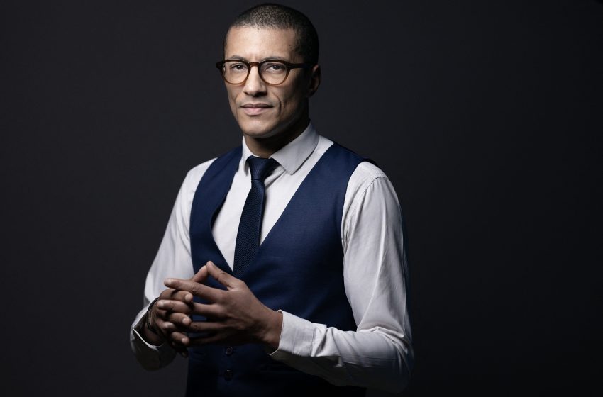 Karim Bouamrane, maire de Saint-Ouen, dans son bureau à quelques mois des Jeux olympiques de Paris 2024.