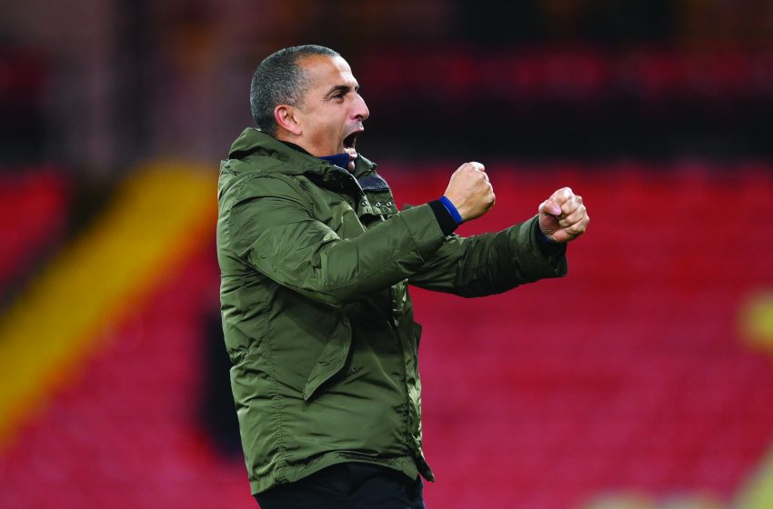 Sabri Lamouchi célèbre une victoire avec Cardiff City après un match de Championship à Watford, en Angleterre.