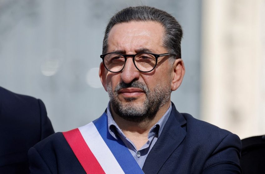 « C’est un lieu privé » : refoulé au meeting de Jean-Luc Mélenchon à Saint-Denis, le maire de Stains, Azzédine Taïbi, raconte sa surprise