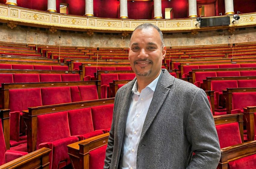 Hosni Maati dans l’hémicycle de l’Assemblée nationale.