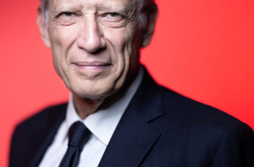 Portrait de Dominique de Villepin, ancien Premier ministre français, figure de la diplomatie et de la politique française.