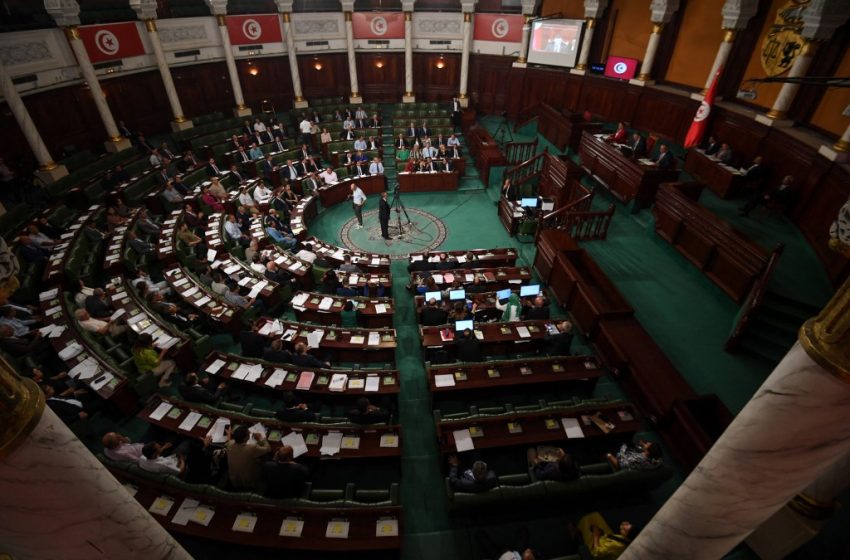 Députés tunisiens réunis en séance plénière à l'Assemblée des représentants du peuple à Tunis.