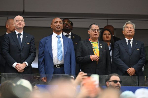 Gianni Infantino et Patrice Motsepe assistent au match Afrique du Sud-Canada lors de la Coupe du monde 2026 à Los Angeles