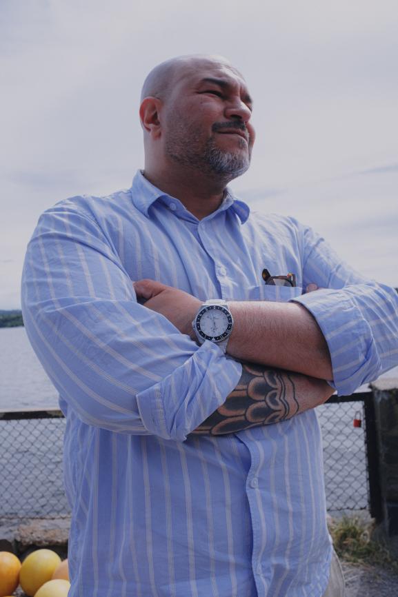 Faysal Hanneche, explorateur franco-algérien vivant en Norvège, lors d’un portrait.