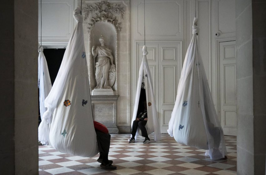  À la Biennale de Lyon, des artistes passeurs de mémoire