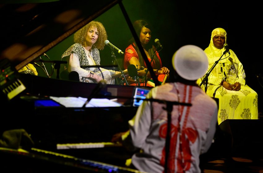 Souad Asla et Omar Sosa lors du festival Arabesques à Montpellier.