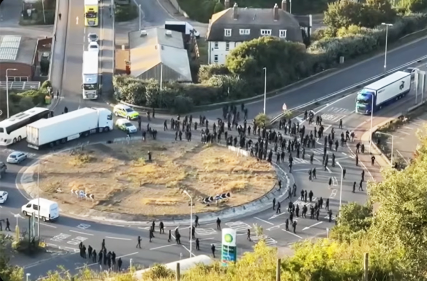  Royaume-Uni : des manifestants anti-immigration ont bloqué le port de Douvres