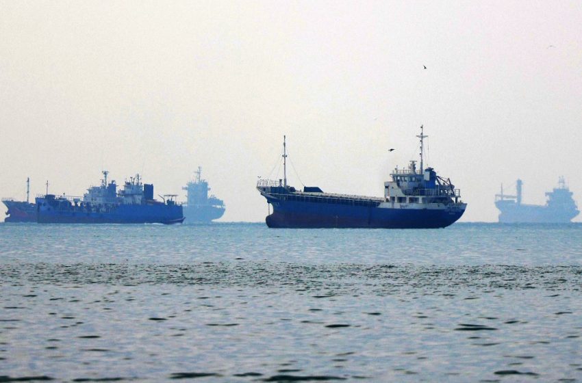 Navires transitant par le détroit d’Ormuz au large de Bandar Abbas en Iran