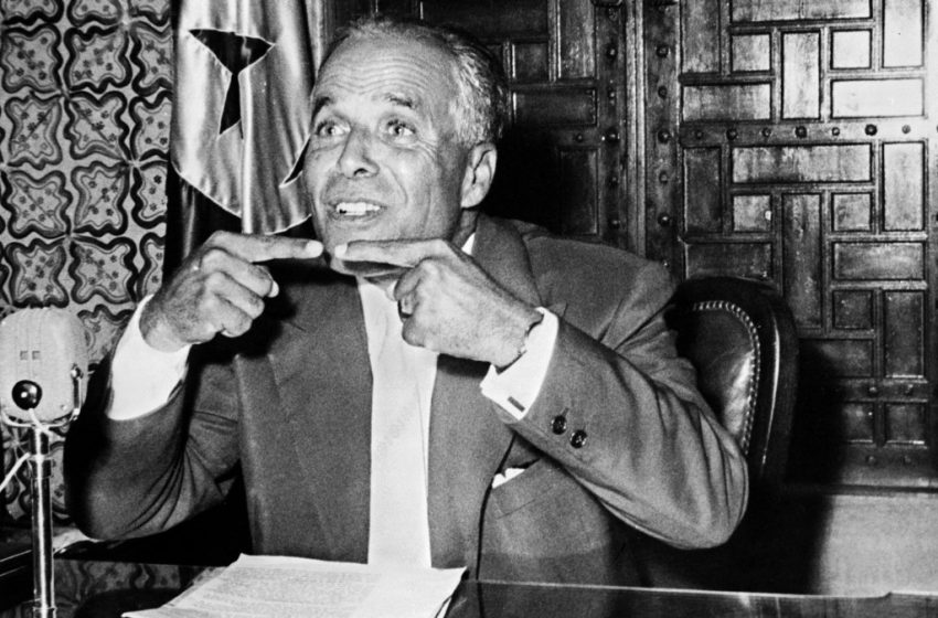 Habib Bourguiba s'exprime lors d'une conférence de presse qu'il a tenu à Tunis au mois d'octobre 1959