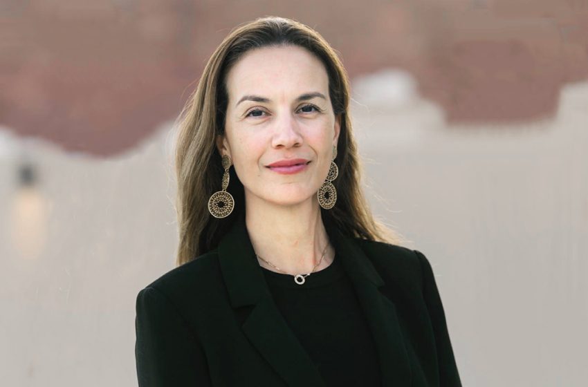 Portrait de Feriel Fodil, directrice de la Villa Hegra à AlUla, en Arabie saoudite.