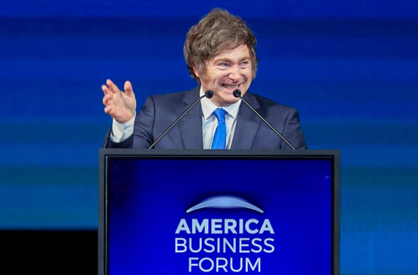 Javier Milei s’exprime lors d’un forum à Miami