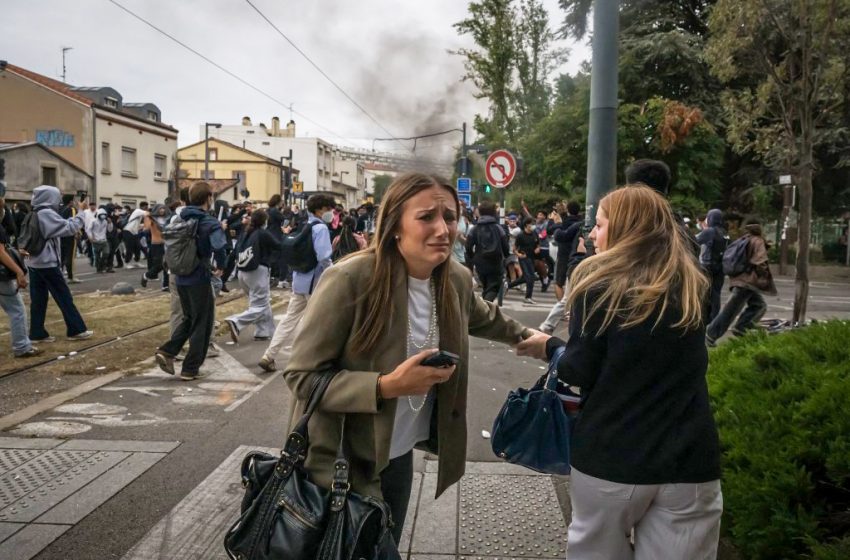 Lycéens mobilisés lors d'un blocus