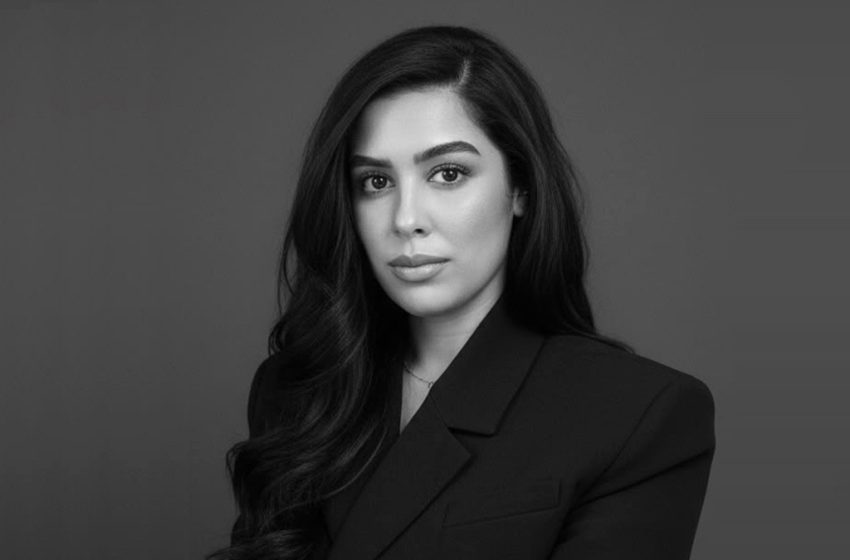 adia Hocine, avocate franco-algérienne spécialisée en droit des affaires.