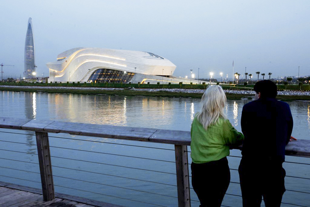 Tour Mohammed VI et Grand Théâtre de Rabat vus depuis le Bouregreg